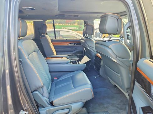 Used 2022 Jeep Grand Wagoneer Series II w/ Premium Group II AWD/4WD image 9