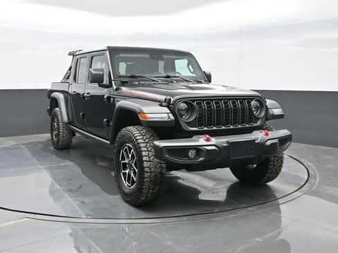 Used 2024 Jeep Gladiator Rubicon w/ Convenience Group image 6