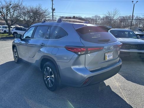 Used 2023 Toyota Highlander XLE image 5