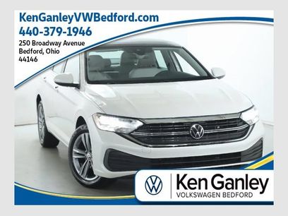 Used 2024 Volkswagen Jetta SE w/ Panoramic Sunroof Package