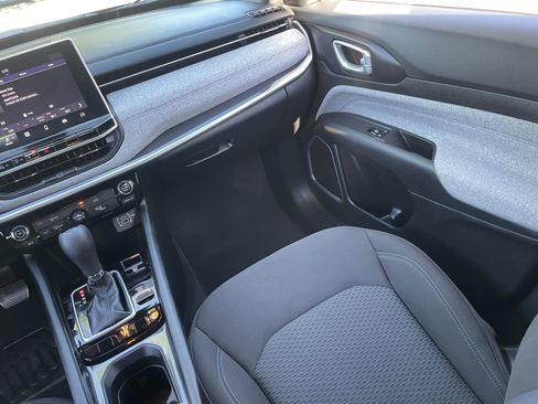 Used 2024 Jeep Compass Sport image 15