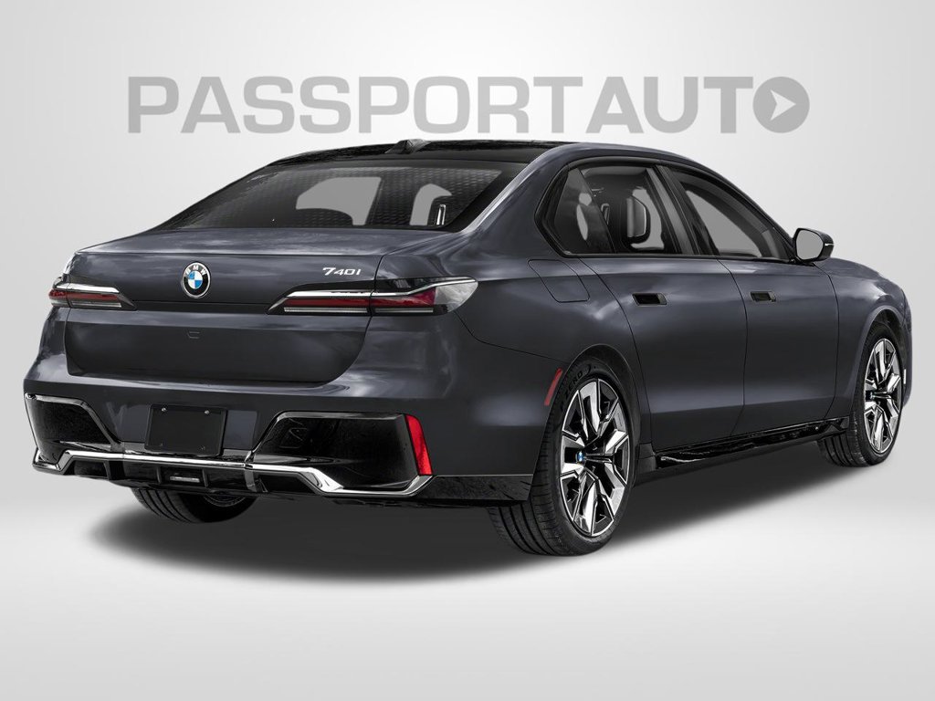 Used 2024 BMW 740i xDrive AWD/4WD image 2