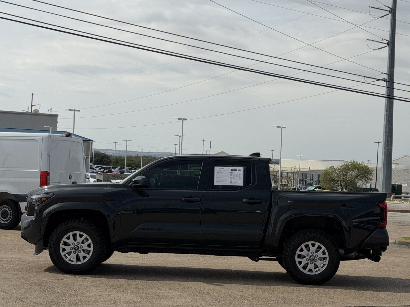 Used 2025 Toyota Tacoma SR5 AWD/4WD image 7