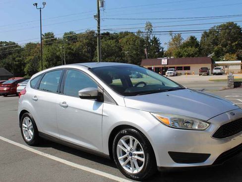 Used 2016 Ford Focus SE image 3