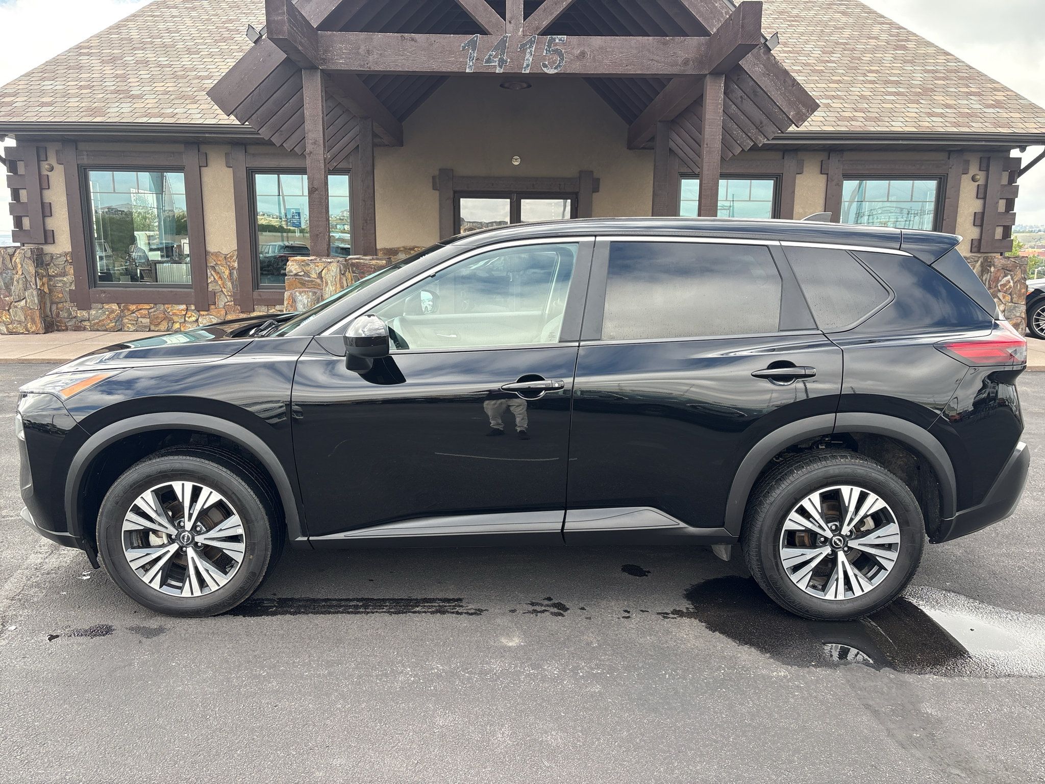 Used 2023 Nissan Rogue SV AWD/4WD image 1
