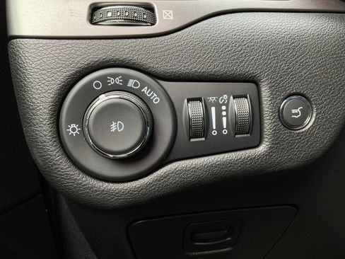 Used 2022 Jeep Cherokee Limited image 21