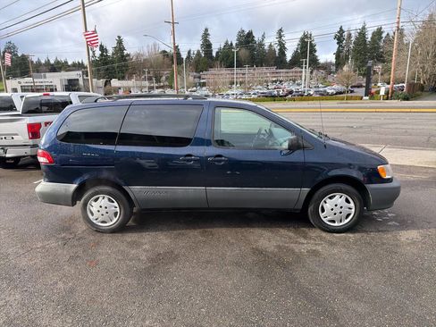 Used 2001 Toyota Sienna LE image 9