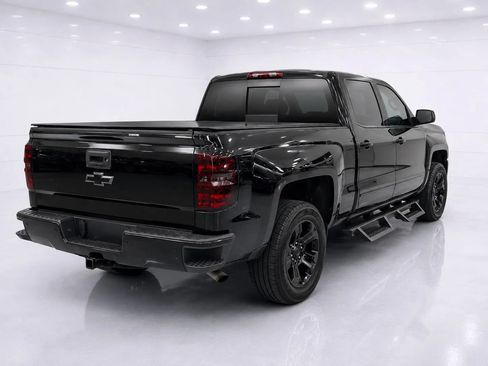 Used 2018 Chevrolet Silverado 1500 LT w/ Midnight Edition AWD/4WD image 5