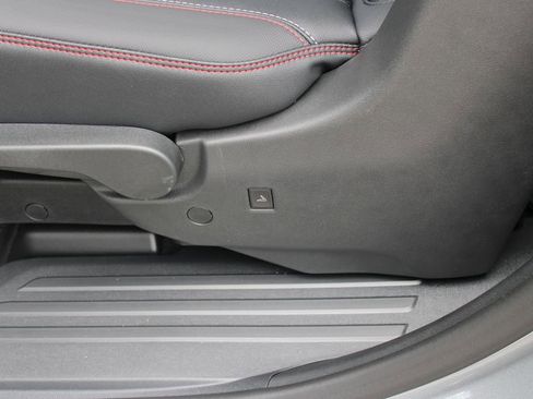 New 2026 Chevrolet Traverse RS w/ LPO, Floor Liner Package FWD image 25