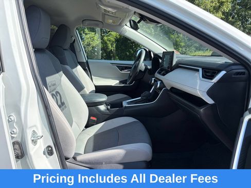 Used 2022 Toyota RAV4 XLE FWD image 28