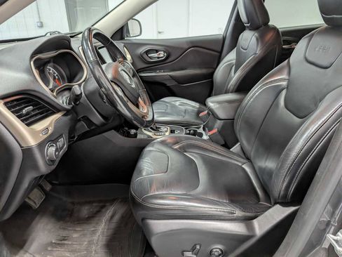 Used 2017 Jeep Cherokee Limited AWD/4WD image 4