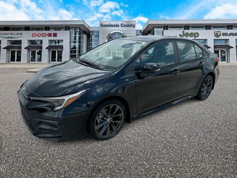 Used 2025 Toyota Corolla SE FWD image 5