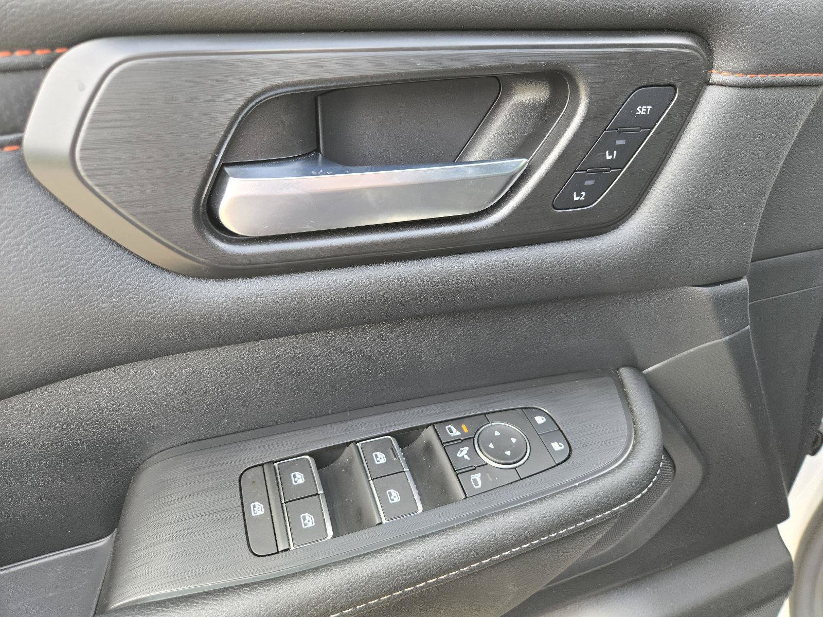 Used 2025 Nissan Armada PRO-4X AWD/4WD image 15