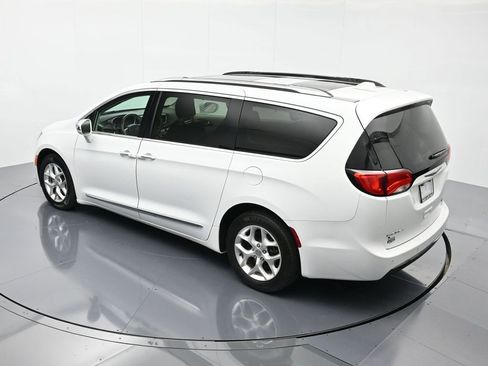Used 2020 Chrysler Pacifica Limited image 37
