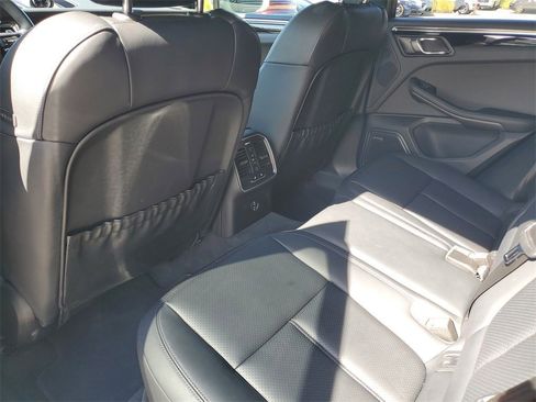 Used 2025 Porsche Macan image 21
