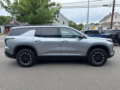 Used 2025 Chevrolet Traverse Z71 w/ Enhanced Driving Package AWD/4WD image 5