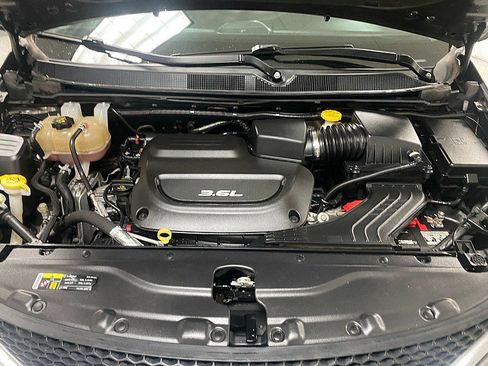 Used 2017 Chrysler Pacifica Touring image 15