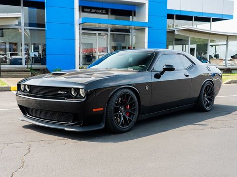 Used 2015 Dodge Challenger SRT Hellcat RWD image 2