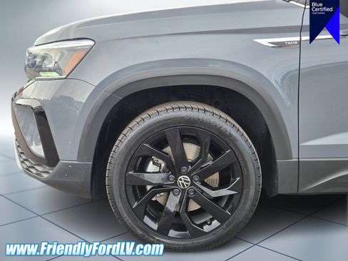 Used 2023 Volkswagen Taos SE w/ Panoramic Sunroof Package FWD image 8