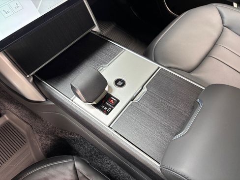 New 2025 Land Rover Range Rover Long Wheelbase SE image 14