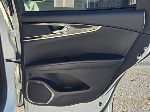 Certified 2022 Lincoln Nautilus AWD w/ Premium Package image 8