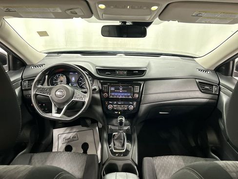 Used 2019 Nissan Rogue SV image 18