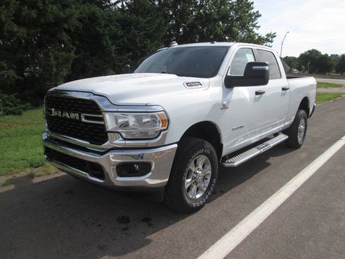 Used 2024 RAM 2500 Big Horn w/ Off Road Package AWD/4WD image 10