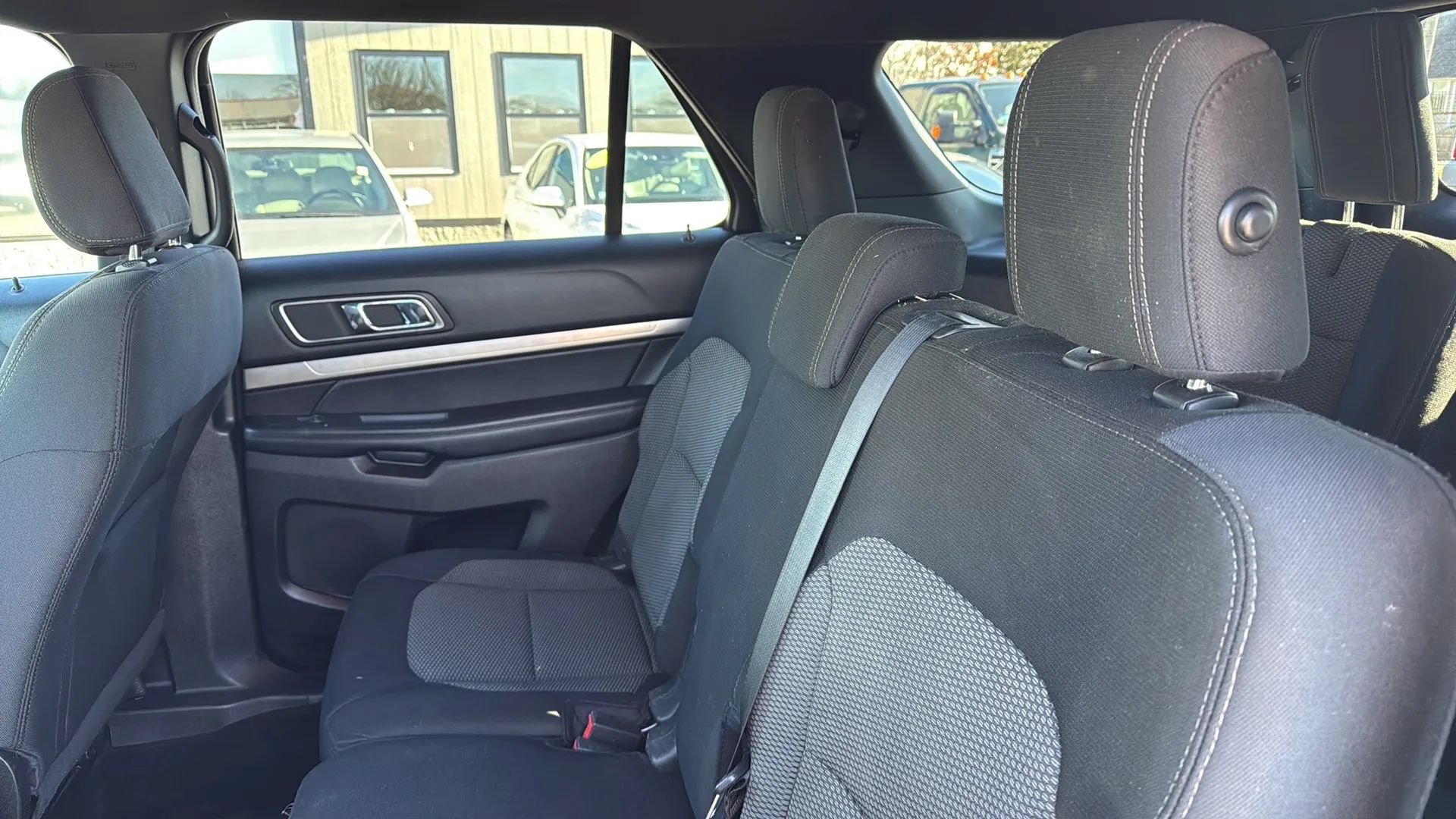 Used 2018 Ford Explorer XLT AWD/4WD image 19