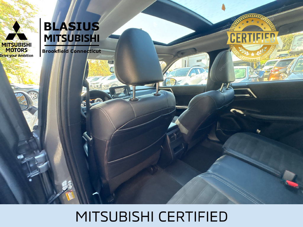 Used 2023 Mitsubishi Outlander 4WD Plug-In Hybrid image 24