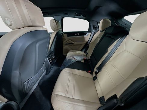 New 2026 Porsche Cayenne Coupe AWD/4WD image 23