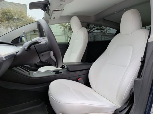 Used 2023 Tesla Model 3 Standard Range image 16