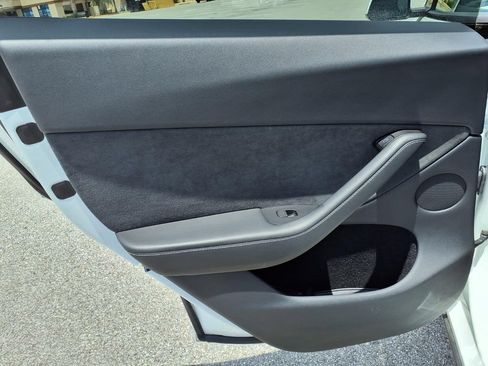 Used 2024 Tesla Model Y Long Range AWD/4WD image 21