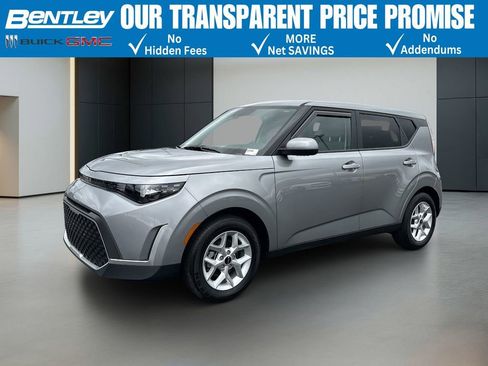 Used 2025 Kia Soul LX w/ LX Technology Package FWD image 1