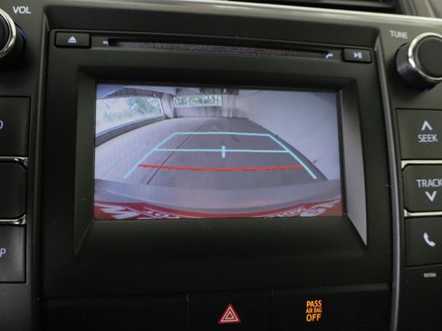 Used 2015 Toyota Camry LE FWD image 18