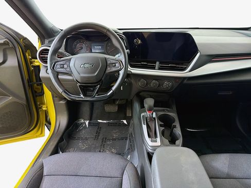 Used 2025 Chevrolet Trax RS FWD image 24