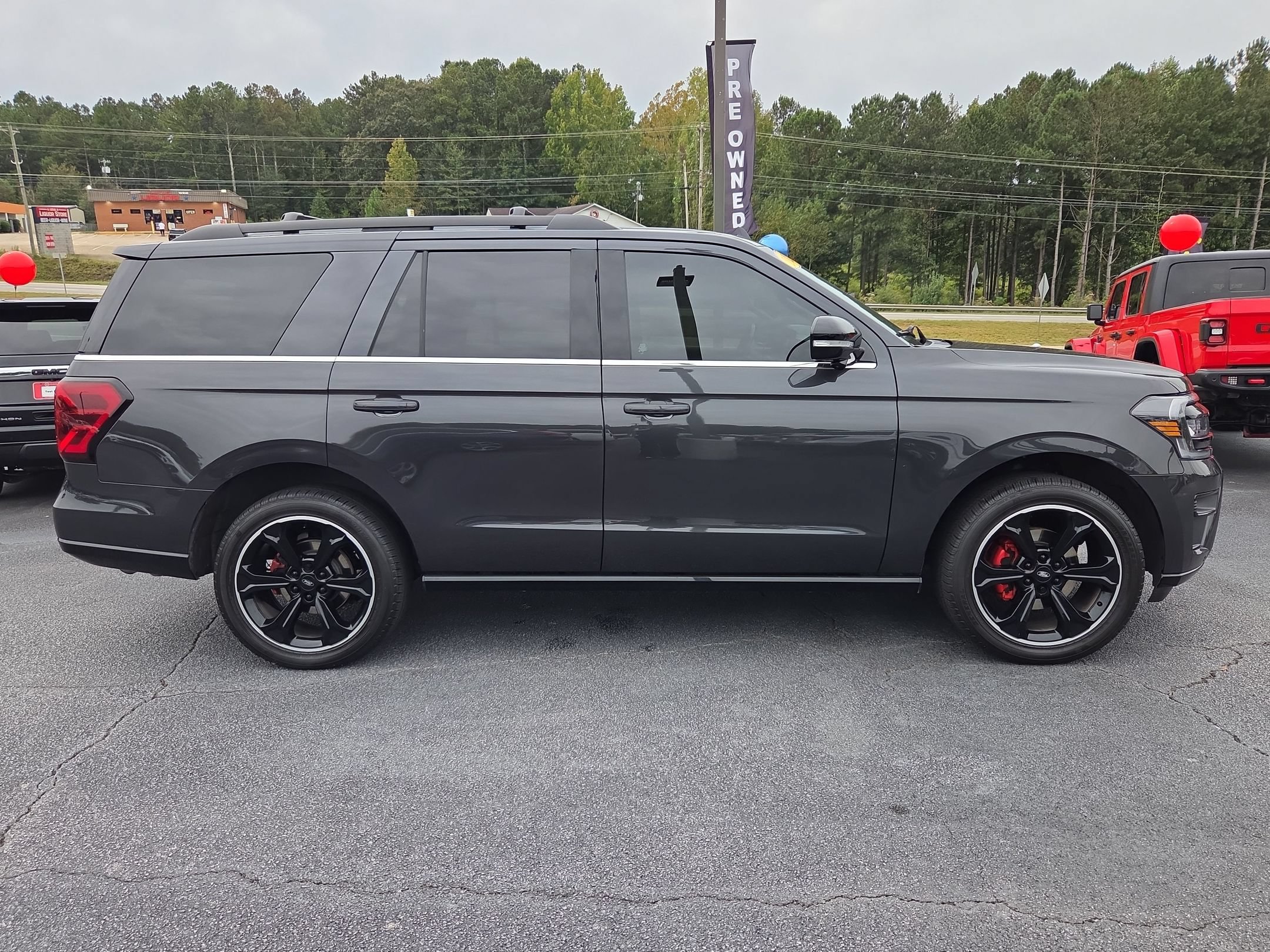 Used 2023 Ford Expedition Limited AWD/4WD image 4