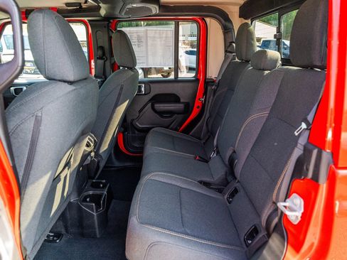 Used 2024 Jeep Gladiator Sport AWD/4WD image 19