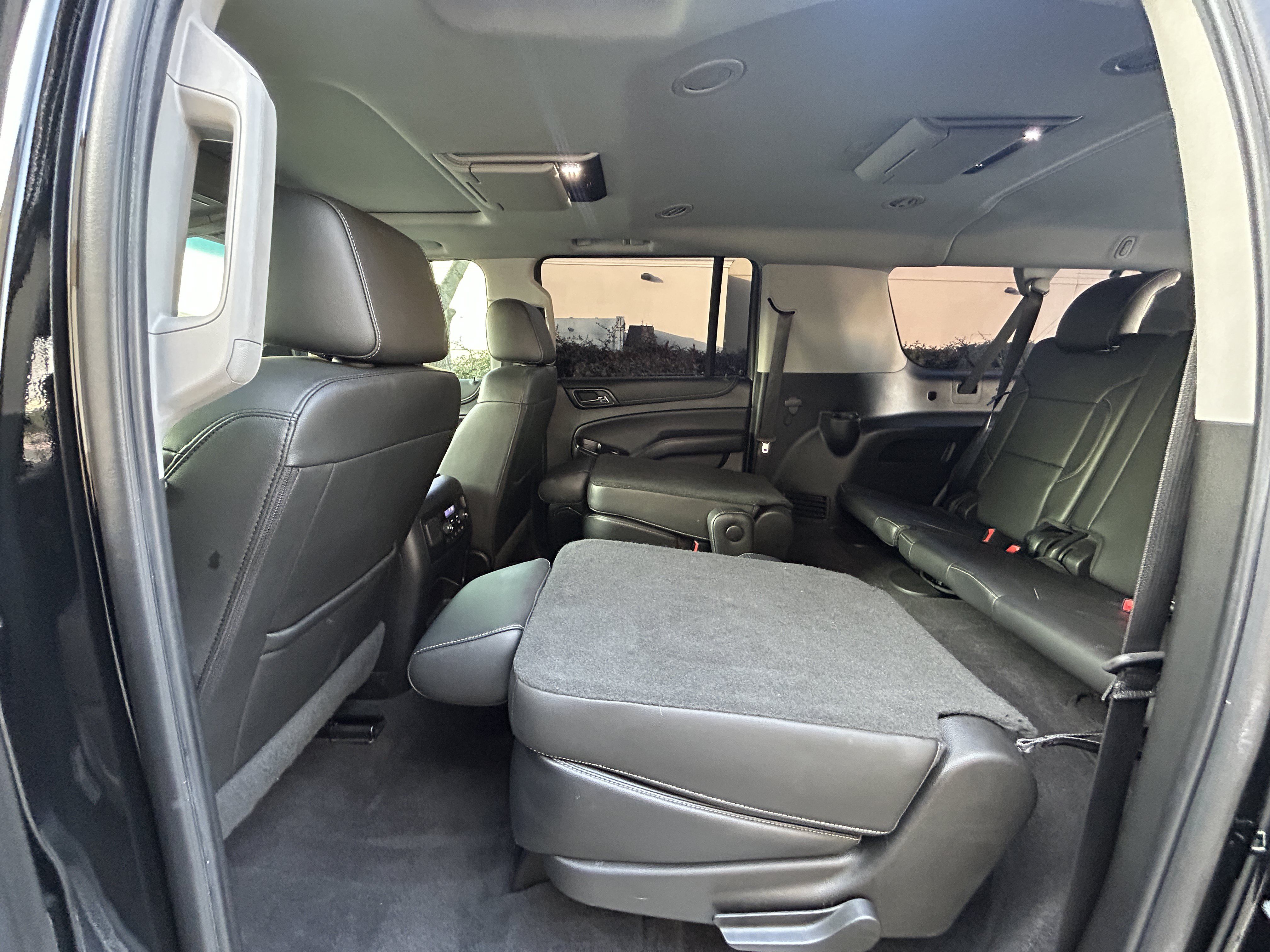 Used 2019 Chevrolet Suburban Premier AWD/4WD image 35