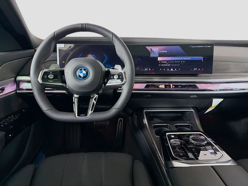New 2026 BMW 750e xDrive image 26