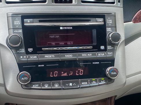 Used 2011 Toyota Avalon Limited FWD image 29