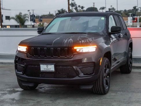 New 2025 Jeep Grand Cherokee Altitude image 4