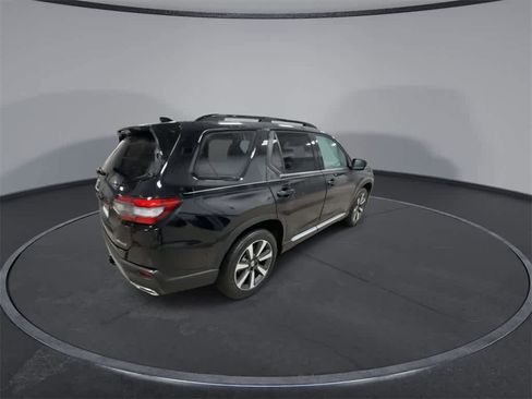 Used 2024 Honda Pilot Touring image 8