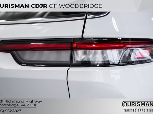 Certified 2024 Jeep Grand Cherokee L Limited w/ Luxury Tech Group II image 7