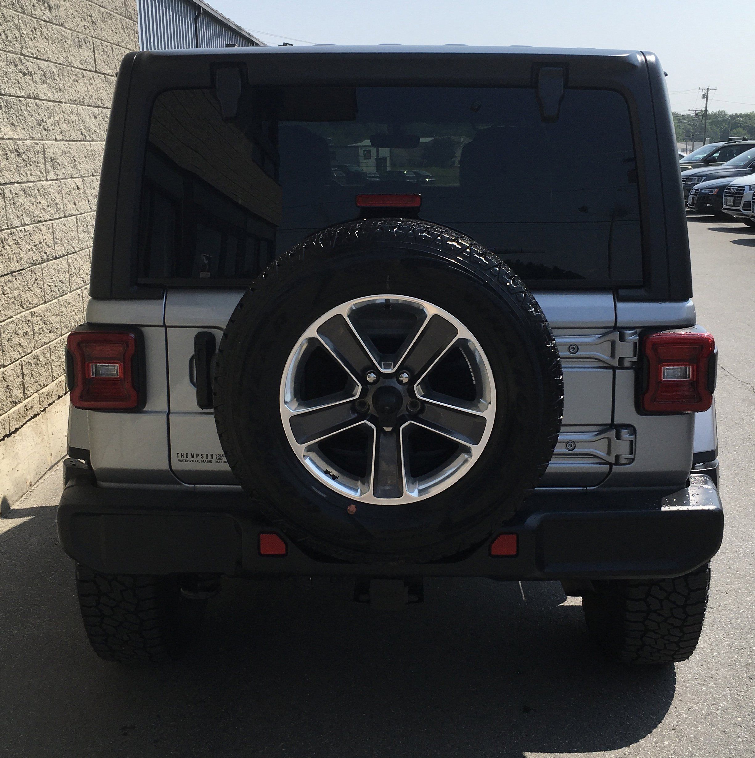 Used 2021 Jeep Wrangler Unlimited Sahara AWD/4WD image 4