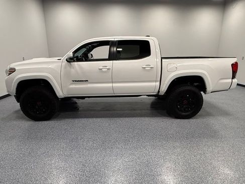 Used 2022 Toyota Tacoma TRD Sport w/ Technology Package AWD/4WD image 8