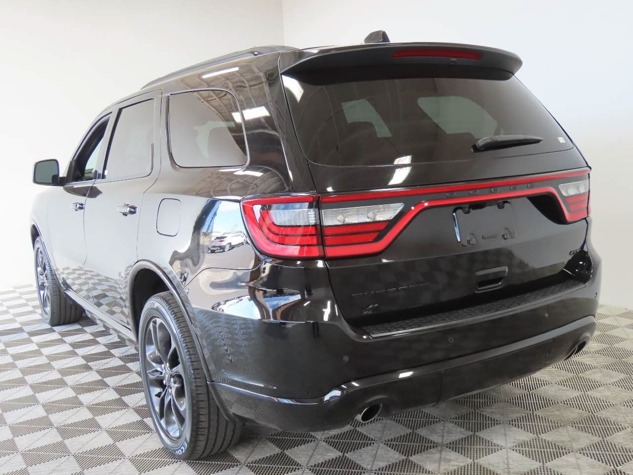 Used 2025 Dodge Durango GT w/ Blacktop Package AWD/4WD image 3