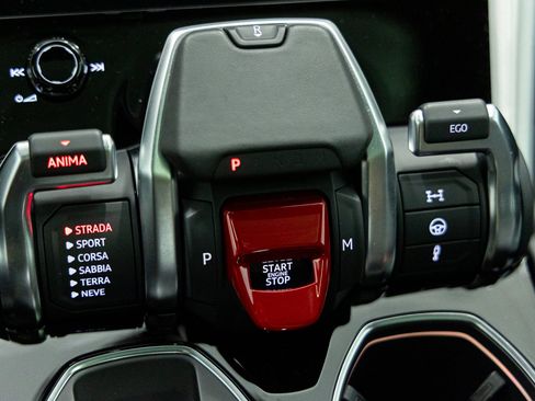 Used 2024 Lamborghini Urus S AWD/4WD image 33