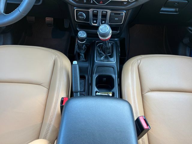 Used 2025 Jeep Wrangler Sport AWD/4WD image 24