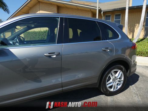 Used 2018 Porsche Cayenne AWD/4WD image 13