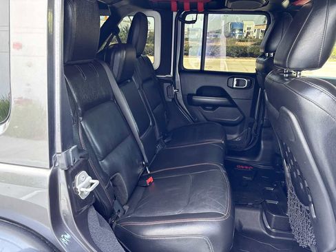 Used 2018 Jeep Wrangler Unlimited Rubicon AWD/4WD image 14